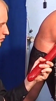 Madura morena MILF toma masivo consolador antes de drenar polla