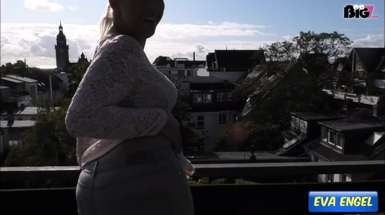 Eva Engel: Denim Piss