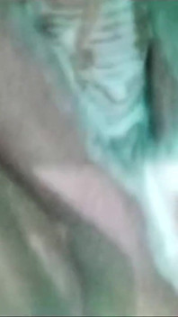 MILF Filipina seksi suka membuat kucai berkrim