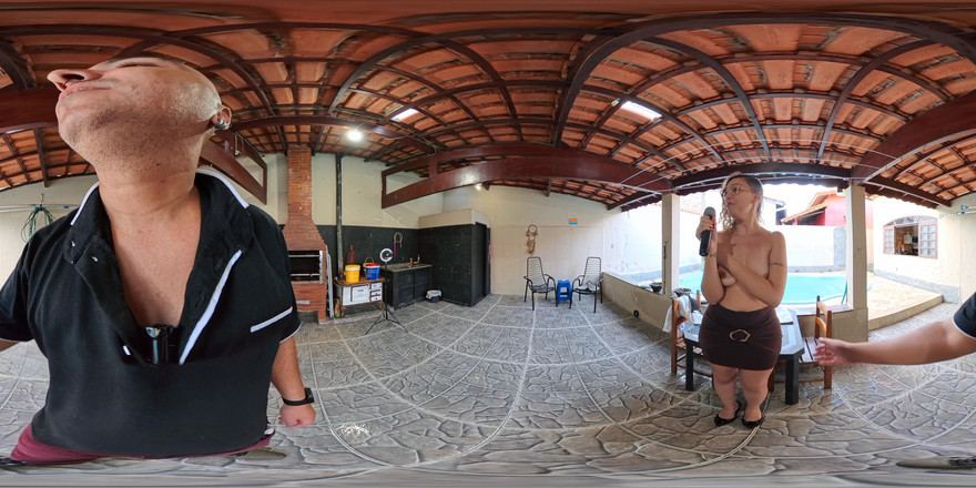 GabbyHorny: 기자는 그녀의 보고서 중에 잡힌 후 방송에서 알몸으로 스트립.