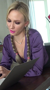 636 Secretary's Nylon Legs on High Heels Control the Boss's Weakness