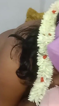 Tamil hete vrouw neukt in huis