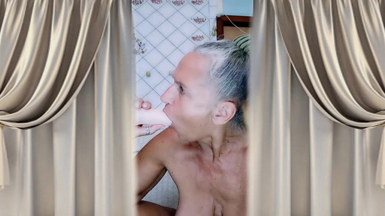 Lukerya: Een Spelletje Met Een Heerlijke Dildo