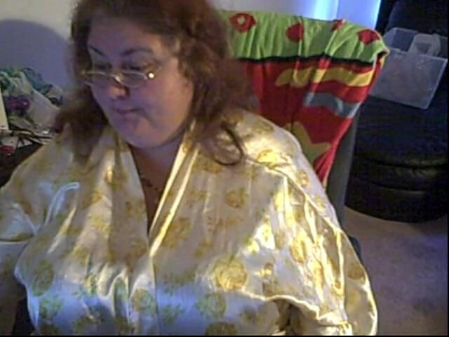 BBW nurse Vicki adventures with friends: Cam show of me playing with some balloons