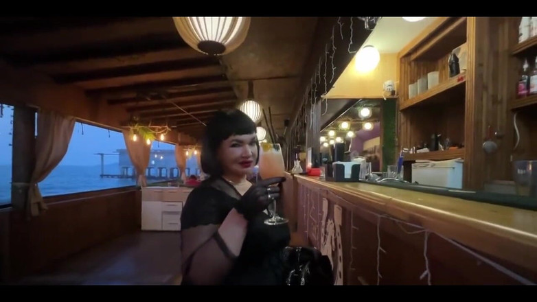 KarmenMilf: 致命美女carmen在一个性感的海边的样子