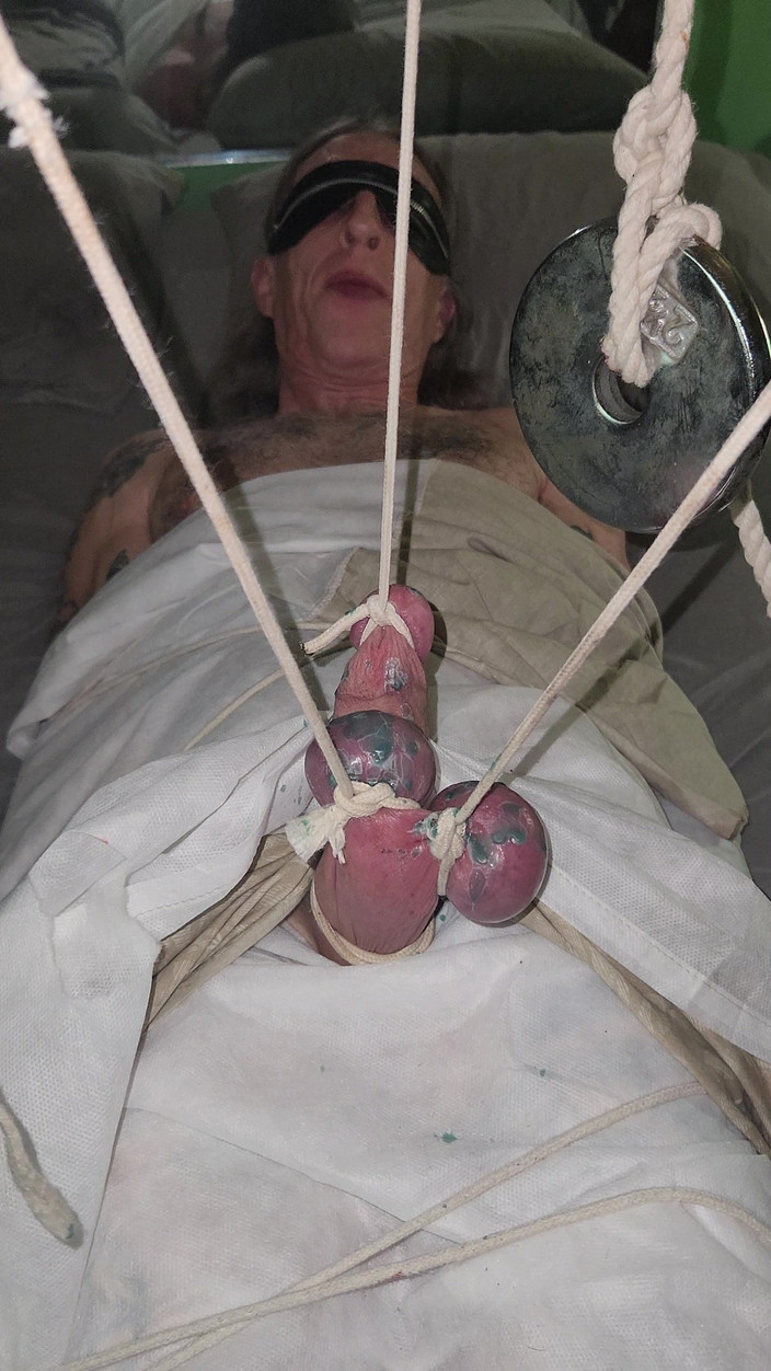 Goode Girl: Fată Bună Cu CBT Înfășurată, Ponderată Și Epilată Cu Ceară