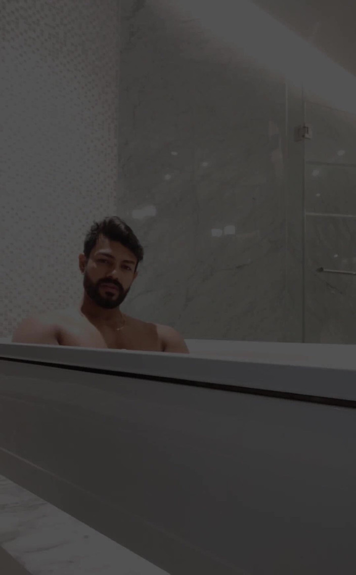 bonghunkx: Půlnoční nejžhavější masturbace ve vaně...