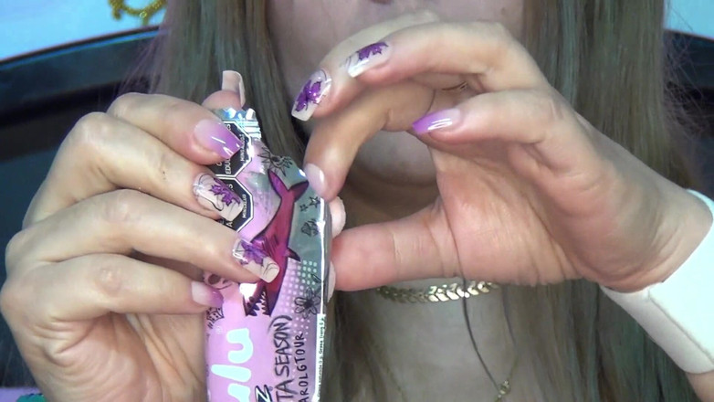 Angel eyes studio: MANGIARE ENORMI CARAMELLE GOMMOSE ROSA!