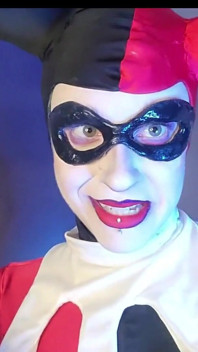 Harley aide Nightwing