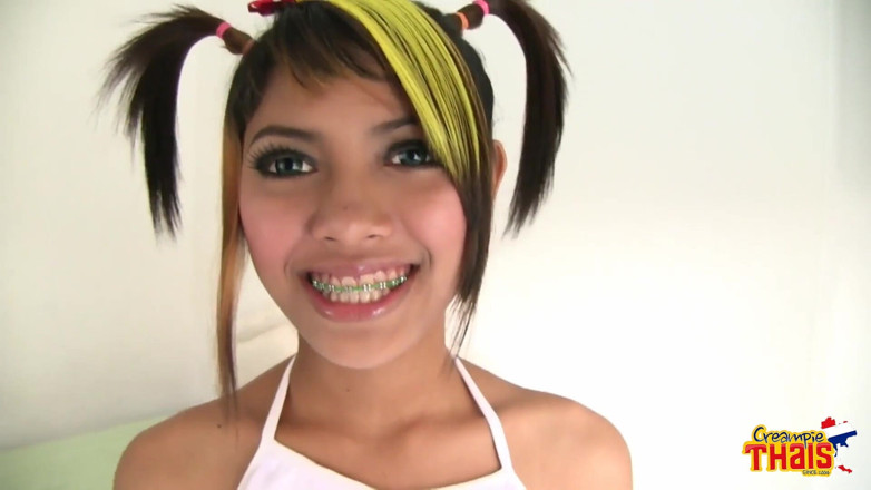 Creampie Thais: 18 โย สาริก้า ถุงน่องขาวโดนเย็ด