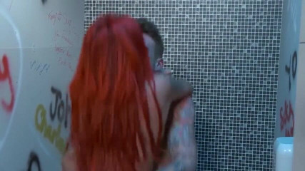 UK Babes: Una rossa scopa duro