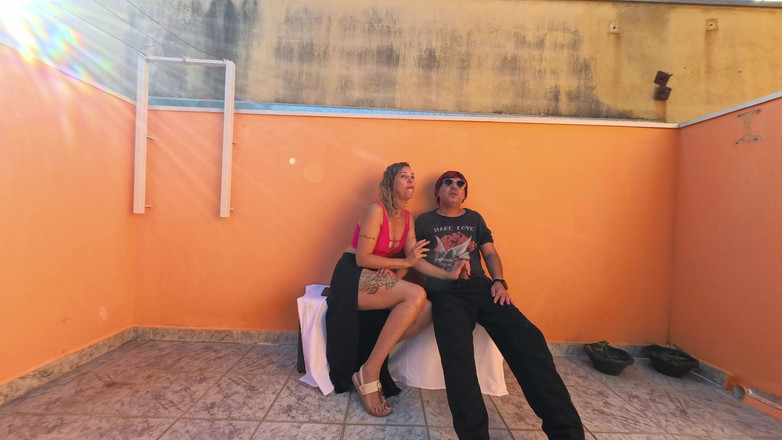 Gabi SweetCouplesStories: El hombre ciego tiene un día de suerte sentado en...