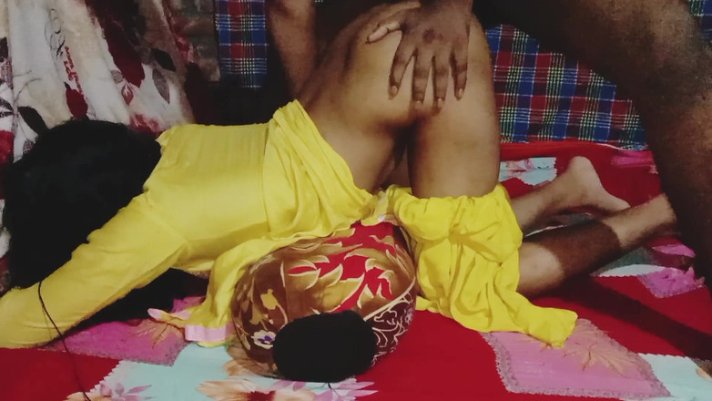 Deshi women: Tasneem, étudiante bangladaise excitée, se fait baiser par son copain