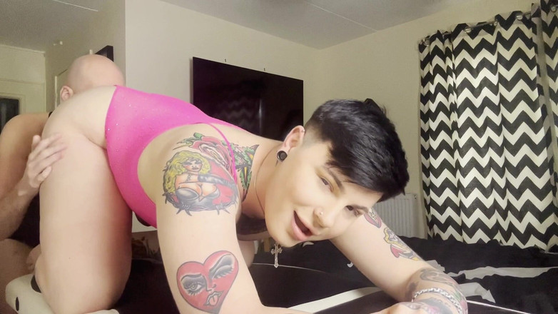 Buggiesmugglr: Femboy kêu gọi nhân viên mát-xa của anh ấy