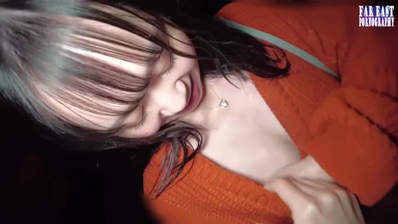 Far East pornography: Gulp, lamida empapada en aceite con una sonriente provocación en...