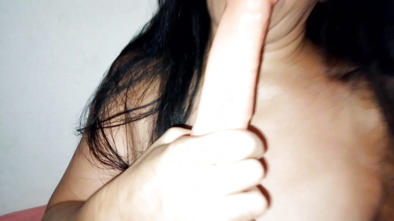 Gustavo Gugu: Dychtivě si strkám gumové ptáky do mé kundičky