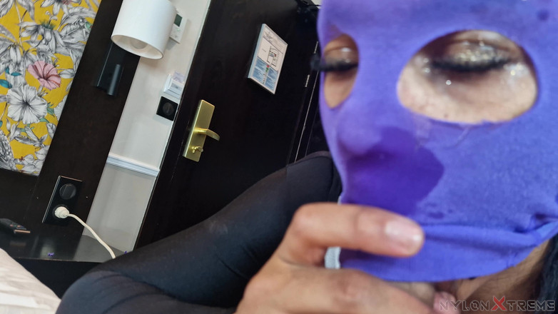 Nylon Xtreme: Pohled Julia Kate První dívka s nylonovým pomponem v obalu