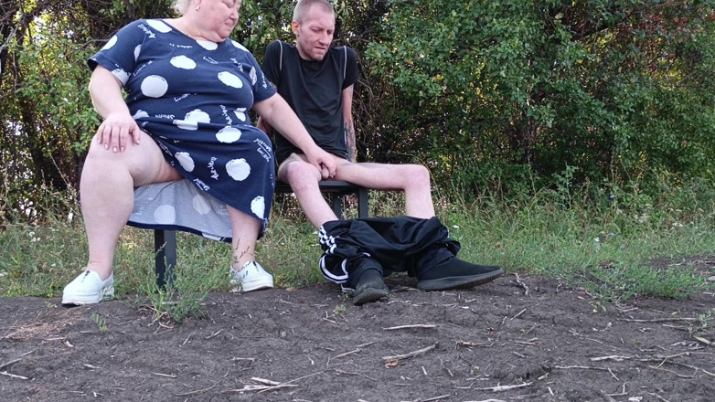 Zona901: Ein nachbar in einem park wichst meinen schwanz, bis ich...