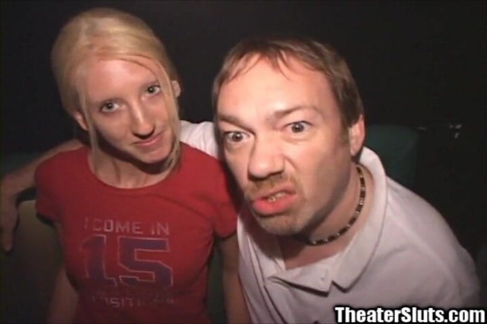 Theater Sluts: Minny gầy nuốt chửng con điếm tóc vàng nhỏ xíu tóc...