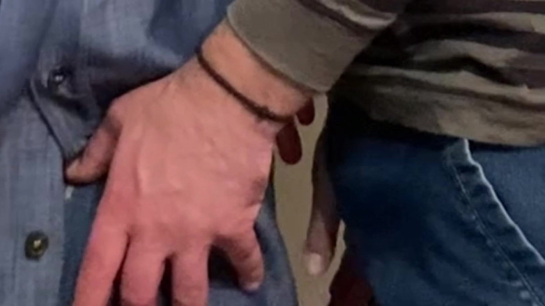 PriyaNaavya: Hobby sujo! Velho dedilhando buceta perfeita em público