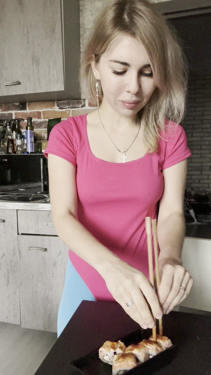 Misty Phoenix: Jen jíst sushi a mluvit