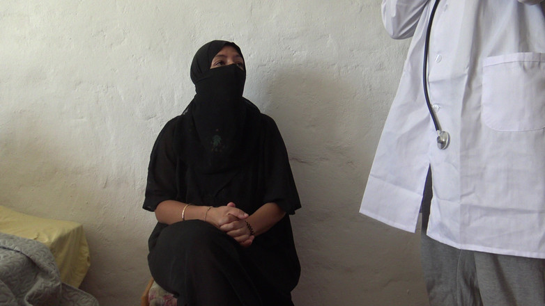 Souzan Halabi: Femeie musulmană futută anal în cabinetul doctorilor.