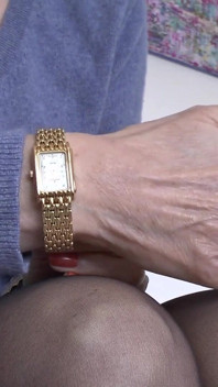 Melancap untuk jam tangan emas, JOI, Lady Victoria Valente