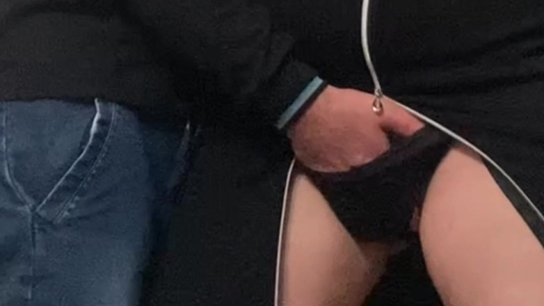 Niki studio: Uff!! Algunos dedos sucios extraños me frotaron el coño en...