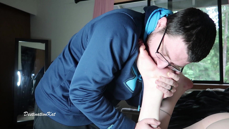 Destination Kat: Cumming na Kats Feet