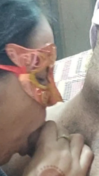 Geile Pirya bhabhi genießt es, den schwanz ihrer partnerin zu lutschen und einen blowjob zu geben