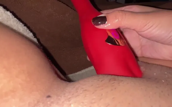sofiasexxx: She Mastubs with Her New Toy Hot