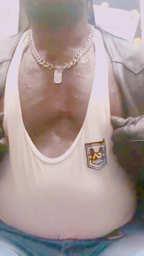 Black smoking muscle stepdad: Musculosa Garanhão Jeans Botas Fumando Solo Titpig