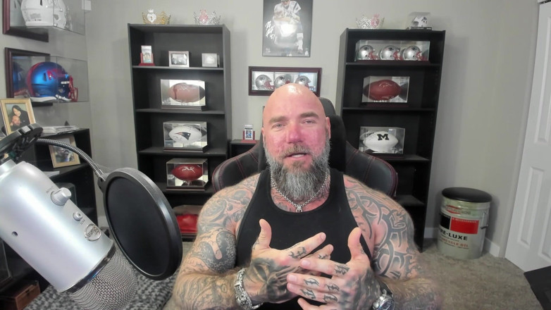 Raw and Uncensored with Masculine Jason: Ця людина зіпсує твоє життя!