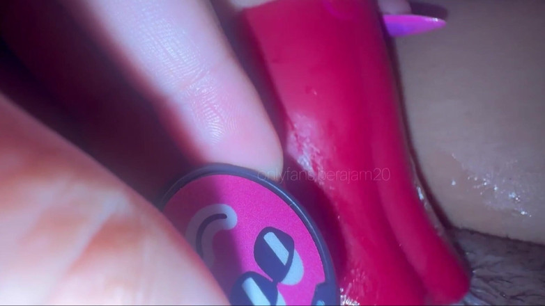 sofiasexxx: 寝る前にマンコを触るのが止まらないほど暑い