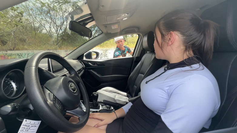 Julianaburning: Encuentro a Un Pequeño Enano Caminando Solo En Medio De...