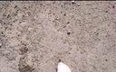 Carmen_Nylonjunge: Białe skarpetki w Kałuży