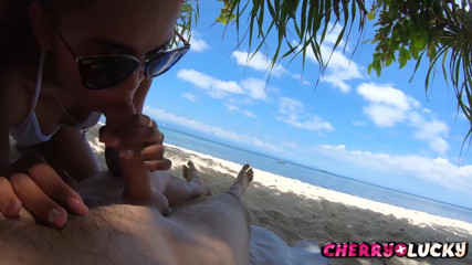 Cherry X lucky: Beach quick blowjob
