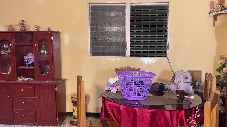 SugarPose: Jasmine惩罚cassandra的不轨行为