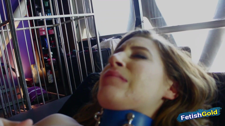 Fetish Gold: Si blonde lesbian matang mengusik dan berseronok BDSM dengan remaja...