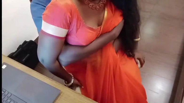Luxmi Wife: Vợ địt quản lý trong văn phòng saree trong suốt