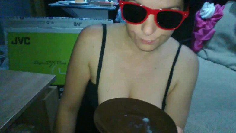 Toilet Mommy: Food Porn Fantasy. Telan sperma