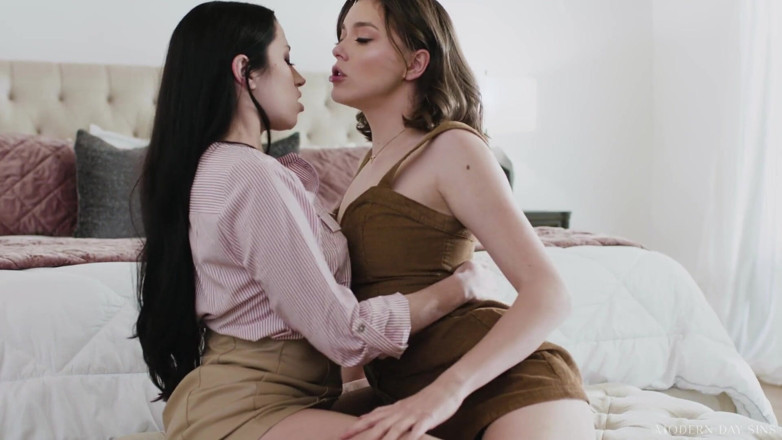 Modern-Day Sins: Modern-day Sins - Lesbian Cheater Spencer Bradley Almost Caught Tribbing Anny...