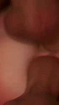 Morena sexy toma dos pollas y folla duro