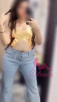 Teasing Glances and Tempting Curves
