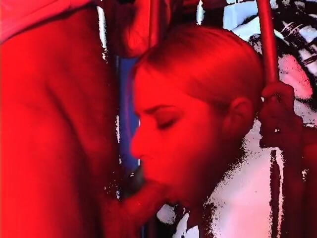 Oral Sluts: Odvážná teenagerka v kleci vydrží hardcore bdsm sex zahrnující fascinující...