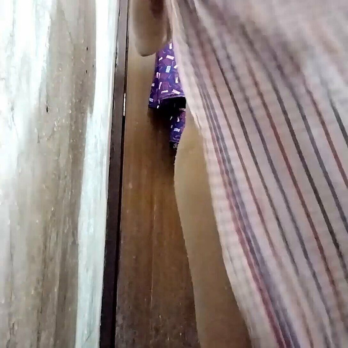 Riyathakur: Bhabhi desi fa il bagno quando suo marito va in...