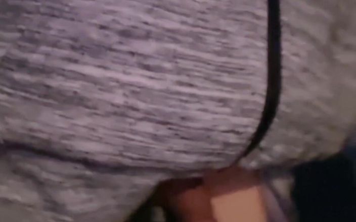 kinkygaynudist: Jeans rasgados (pau fora)
