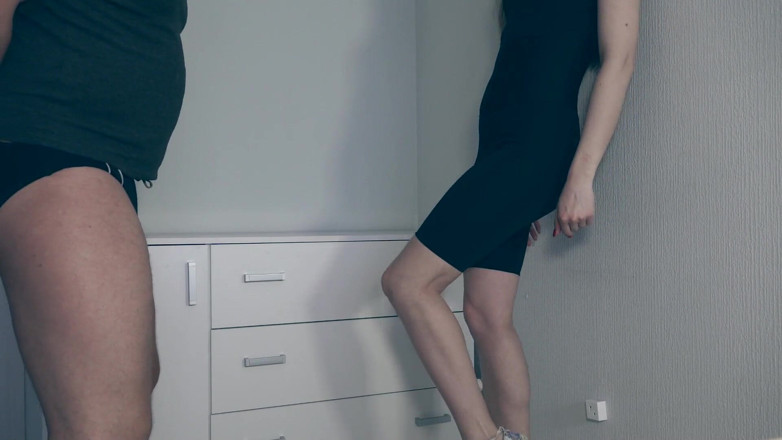 Homemade ballbusting: I miei nuovi tacchi e le sue palle fresche per...