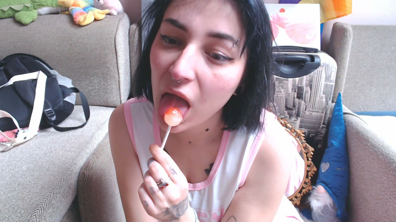 lanalovacutie: Sucking a Lollipop