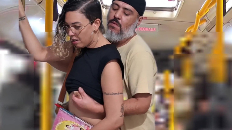 Gabi SweetCouplesStories: Studentă curvă are parte de ejaculare în autobuz